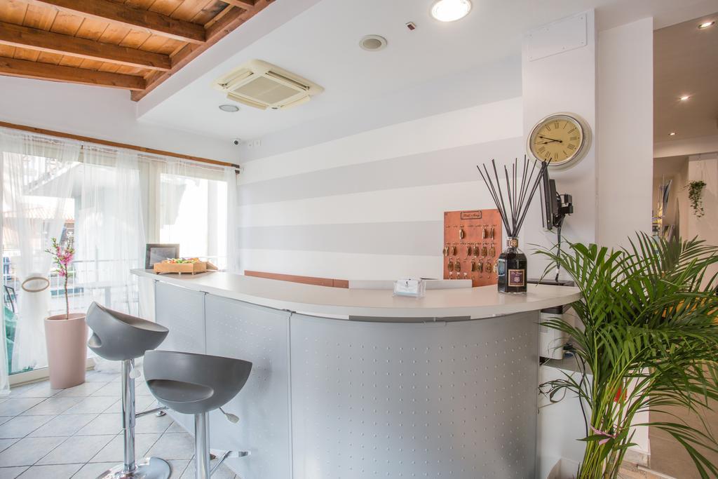 Hotel Nancy Riccione Buitenkant foto