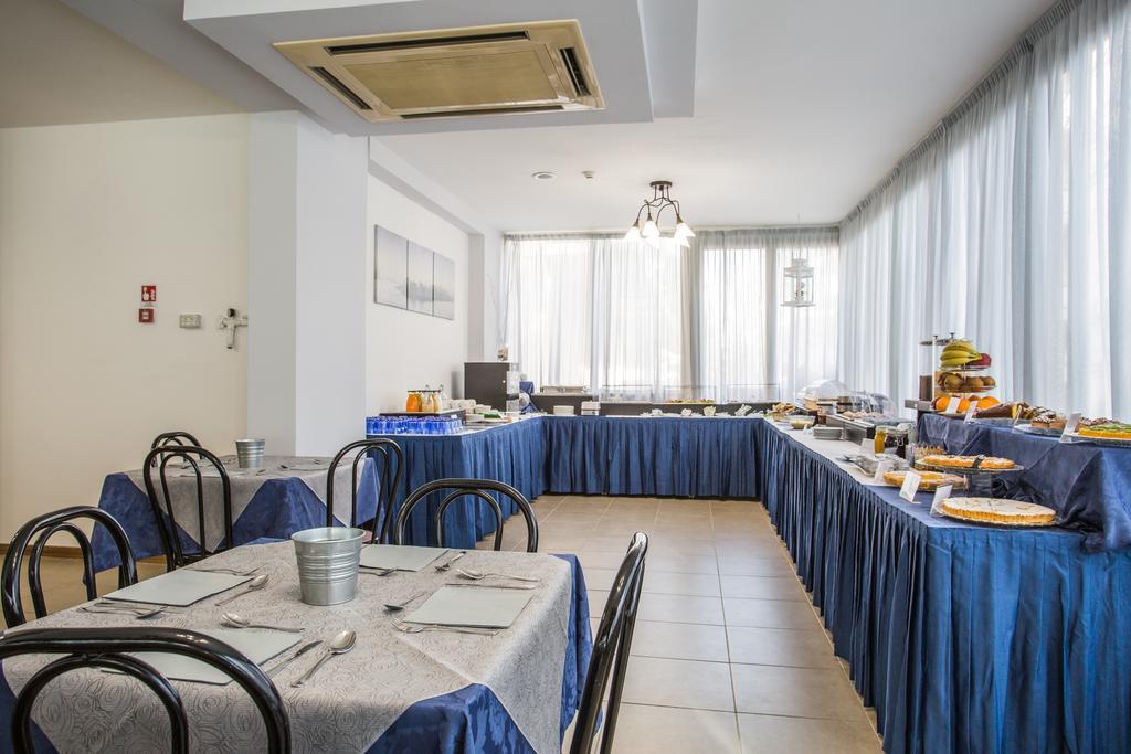 Hotel Nancy Riccione Buitenkant foto