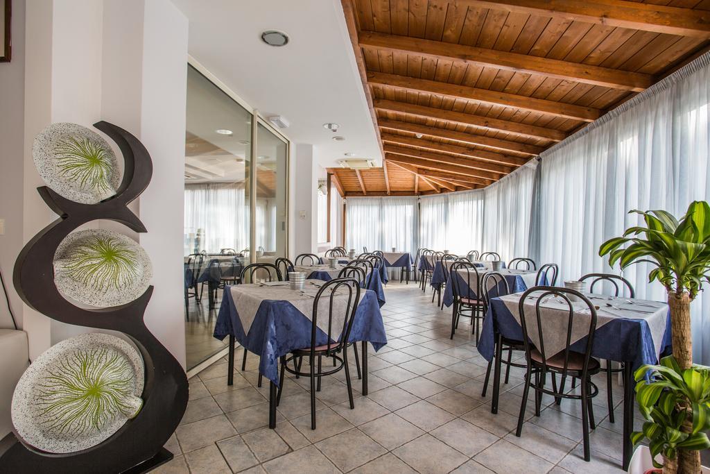 Hotel Nancy Riccione Buitenkant foto