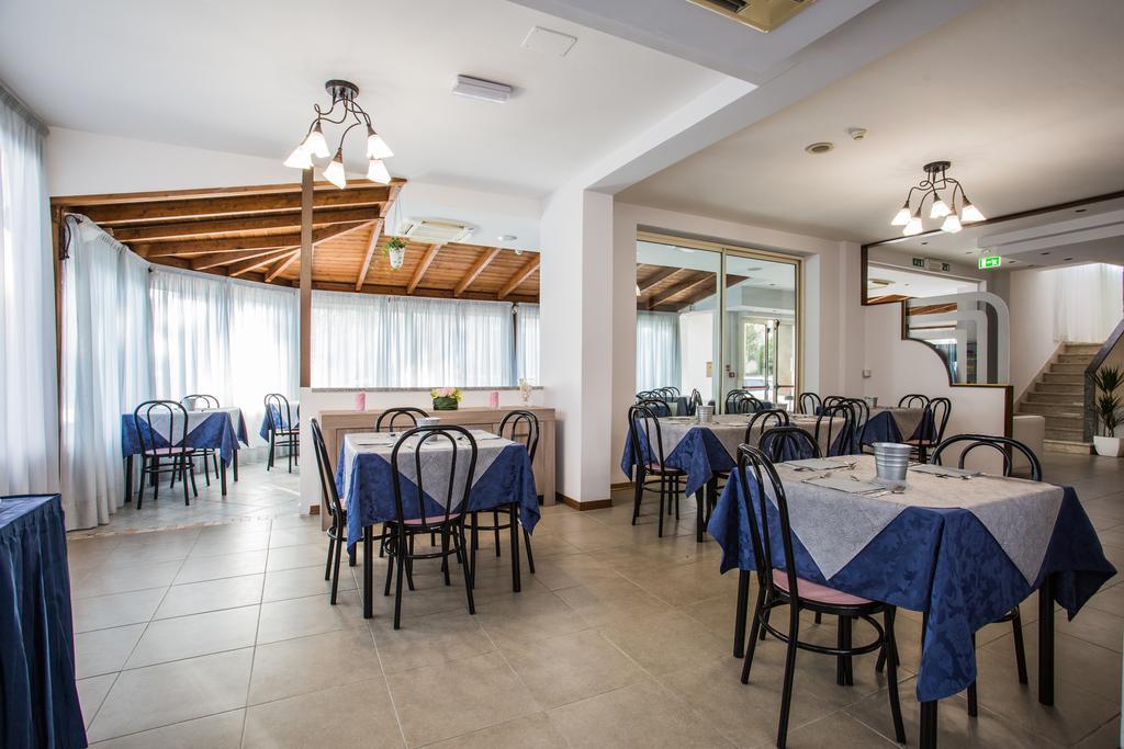 Hotel Nancy Riccione Buitenkant foto