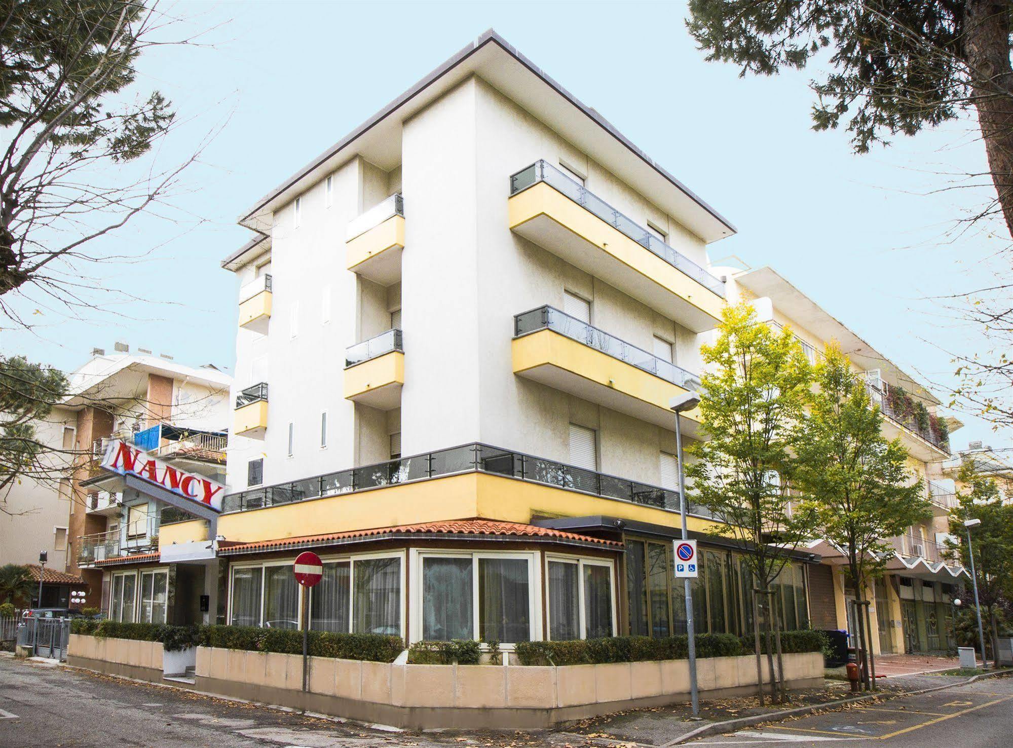 Hotel Nancy Riccione Buitenkant foto