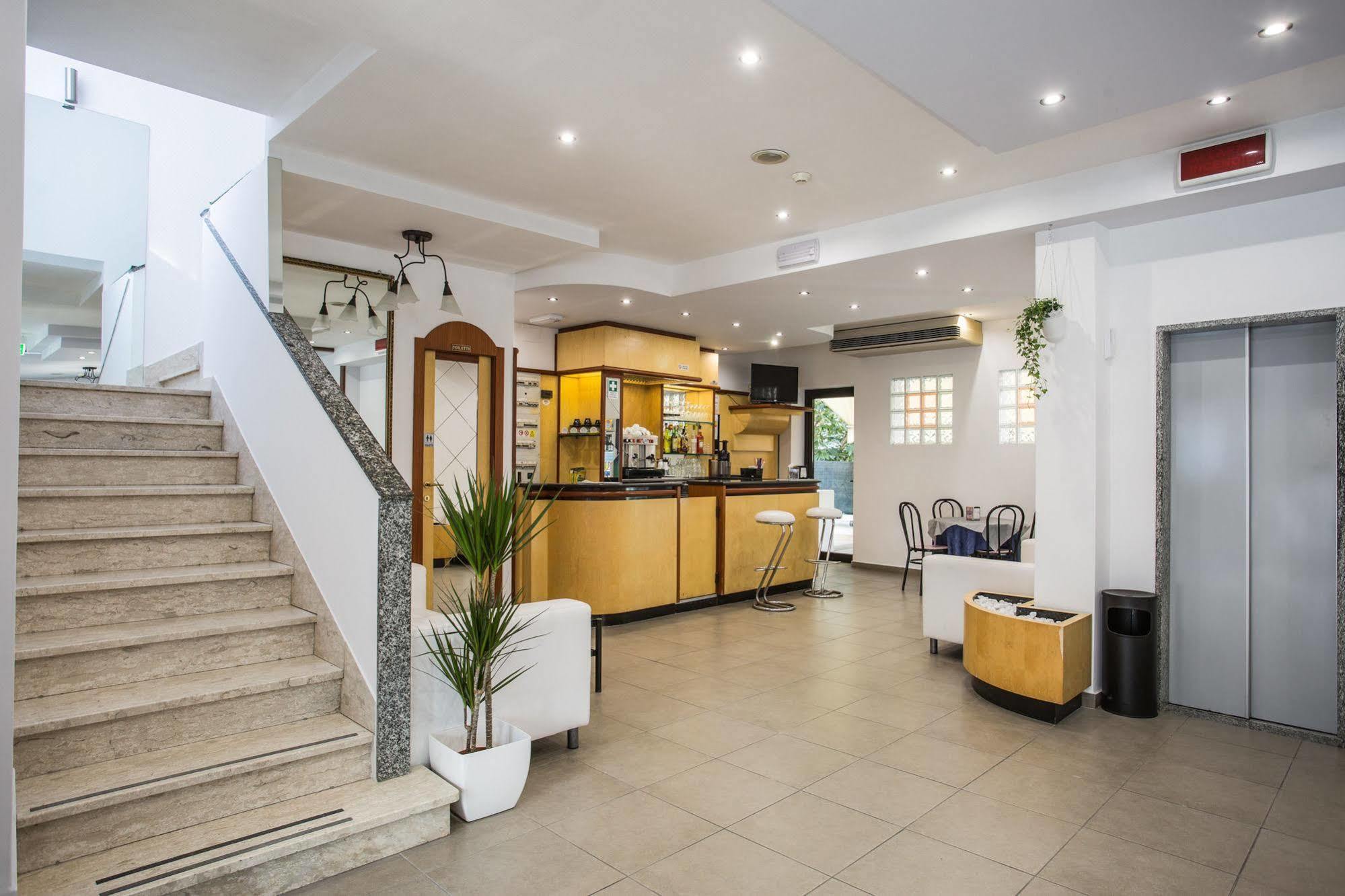 Hotel Nancy Riccione Buitenkant foto
