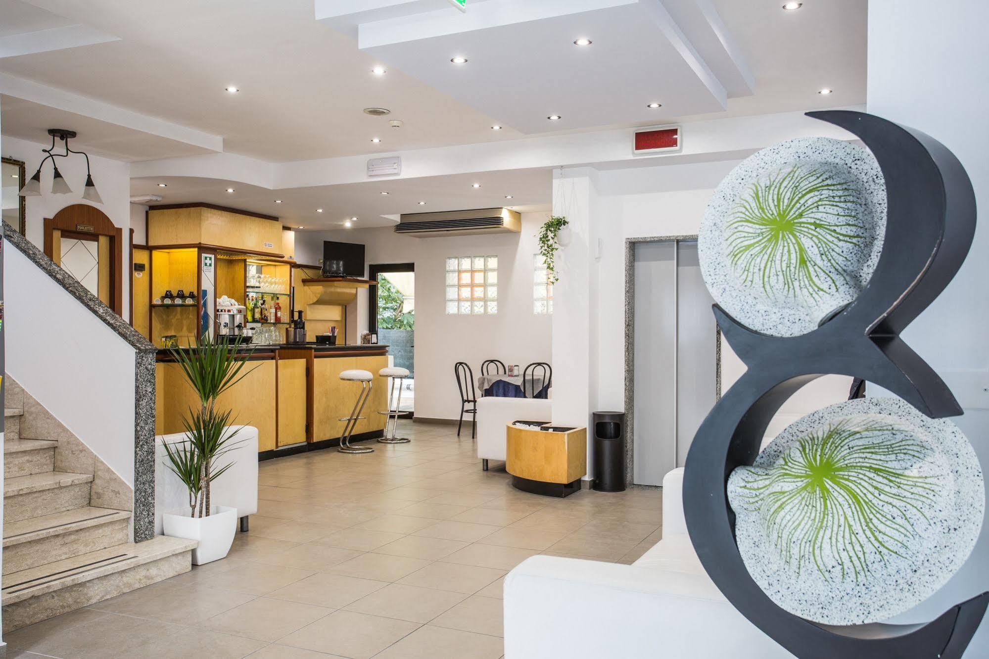 Hotel Nancy Riccione Buitenkant foto
