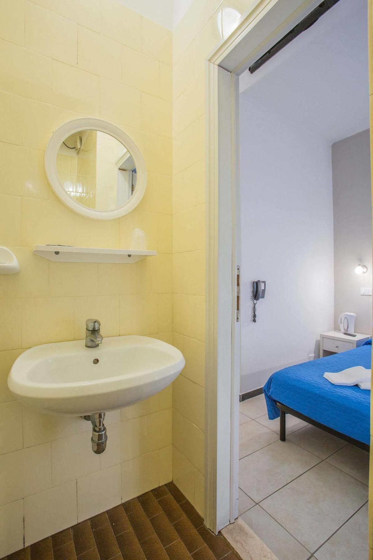 Hotel Nancy Riccione Buitenkant foto