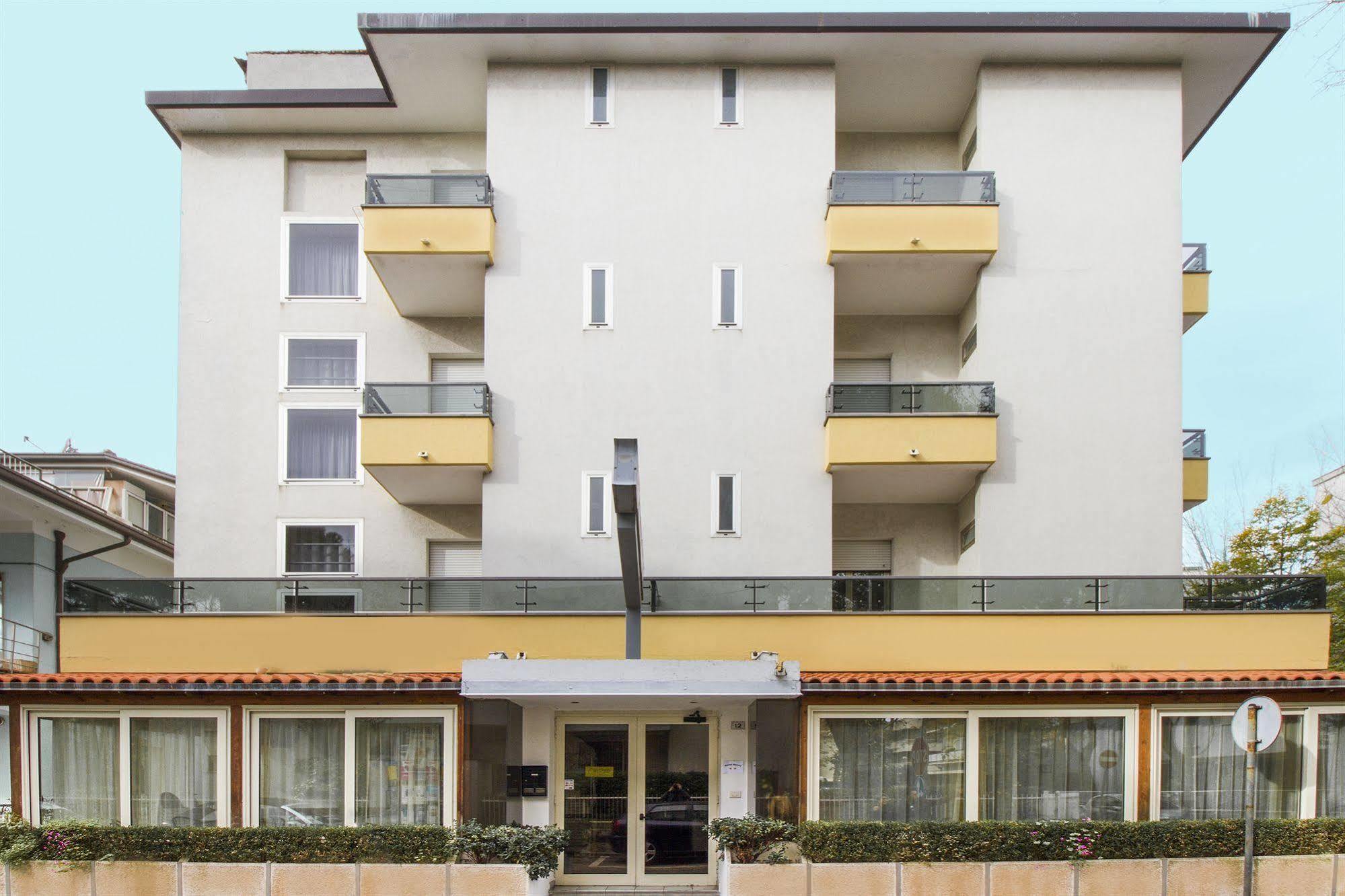 Hotel Nancy Riccione Buitenkant foto
