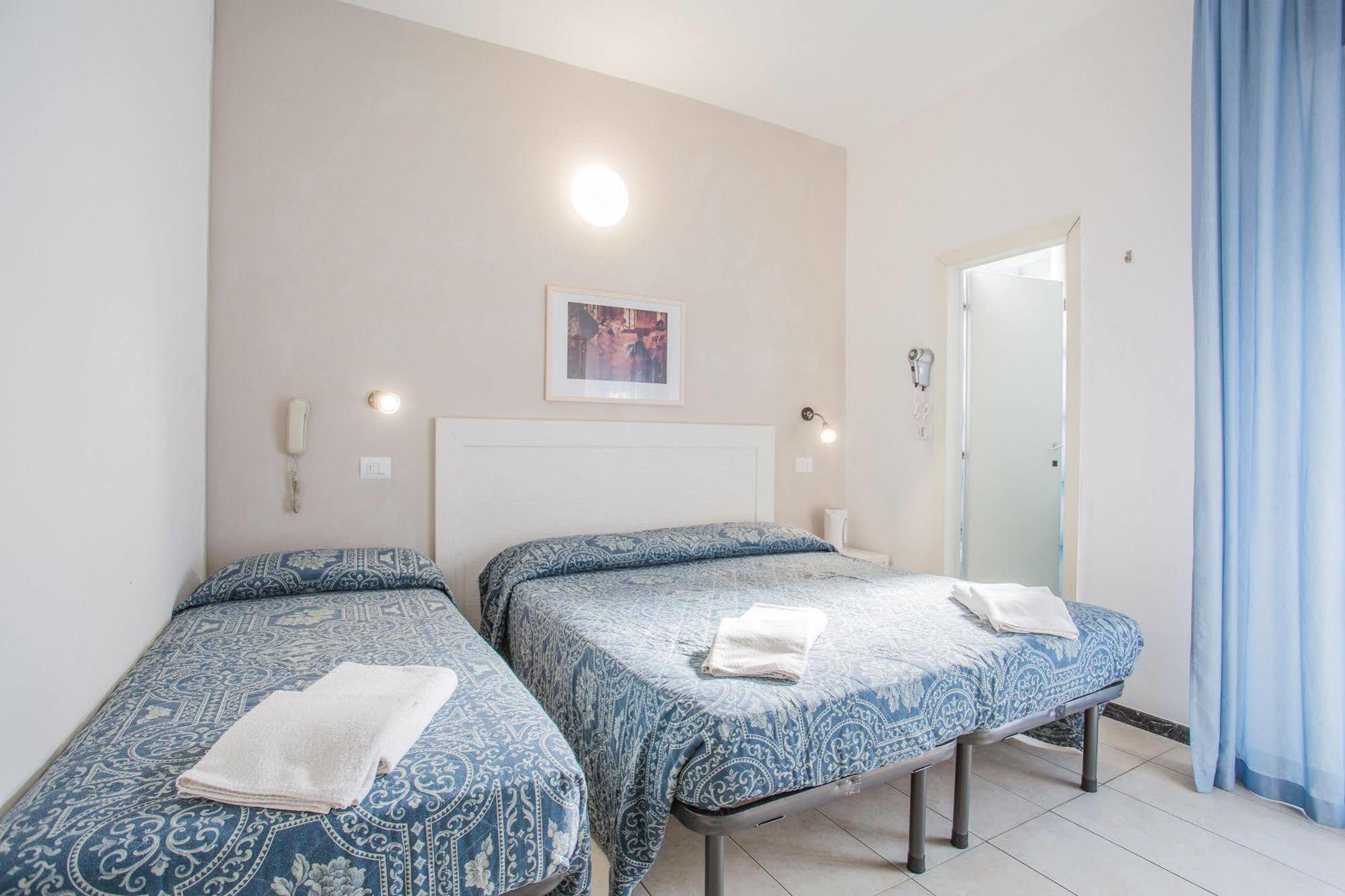 Hotel Nancy Riccione Buitenkant foto