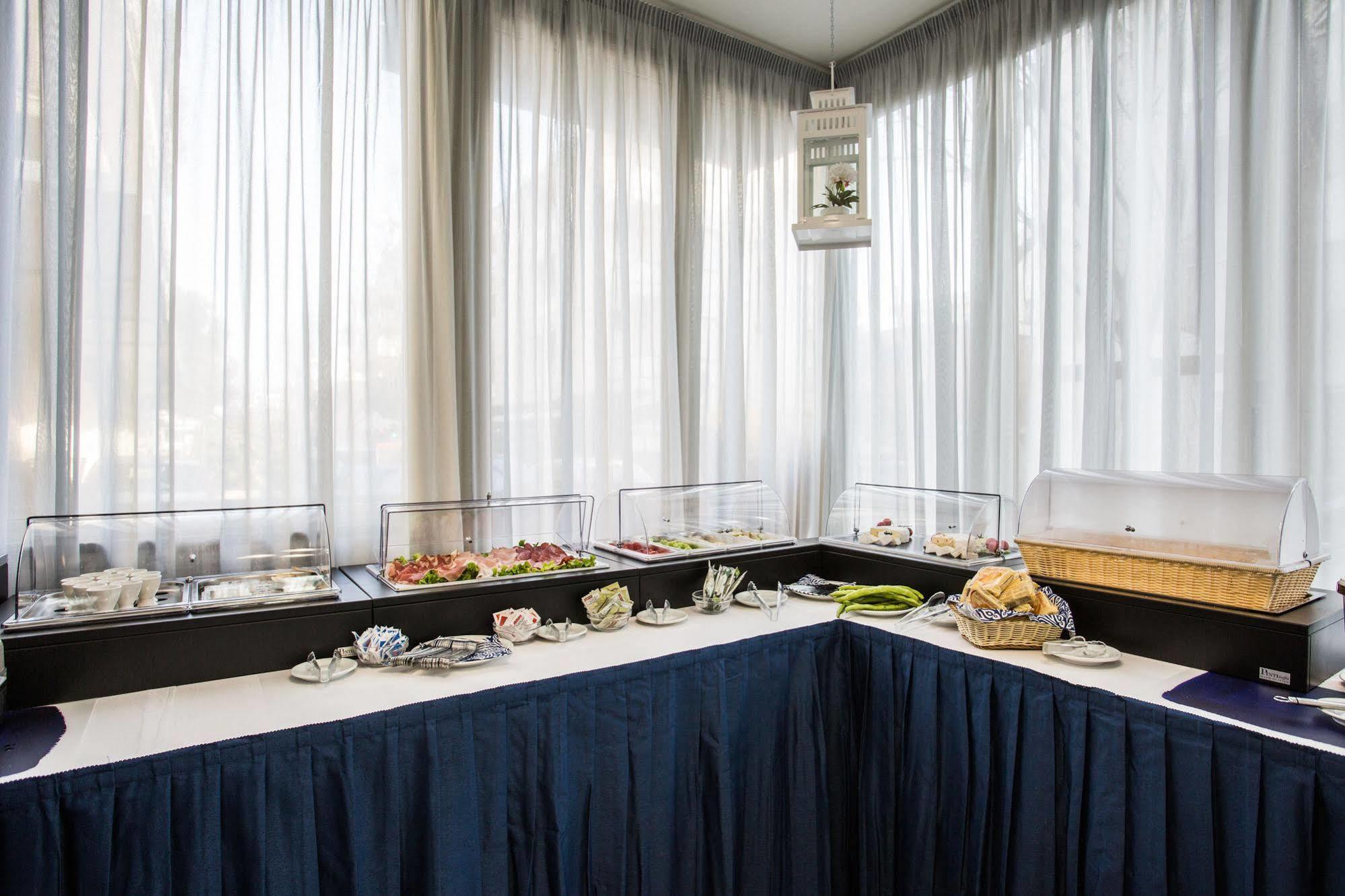 Hotel Nancy Riccione Buitenkant foto