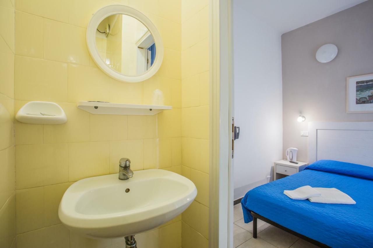Hotel Nancy Riccione Buitenkant foto